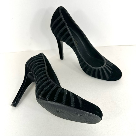 Chanel Velvet and Grosgrain Ribbon Cap Toe Closed Toe Stiletto Pumps size 39 - Picture 6 of 15